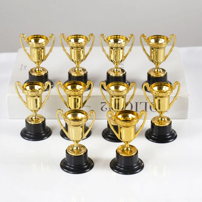5 Stücke Kunststoff Goldene Mini Trophäe Auszeichnung Spielzeug Preise für Kinder Geburtstag Party Gefälligkeiten Kindergarten Belohnungen Kinder Pinata Füllstoffe – Detail 5