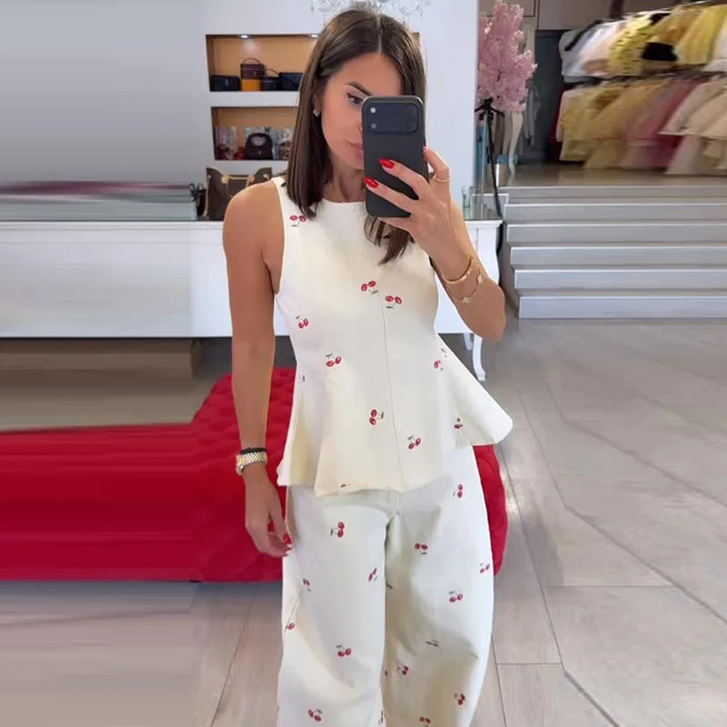 ตัวเลือกสินค้า ชุดสวยพร้อมเสื้อ ลูกไม้ฉลุลาย โชว์เอว ชุดลำลองสำหรับสาวๆ