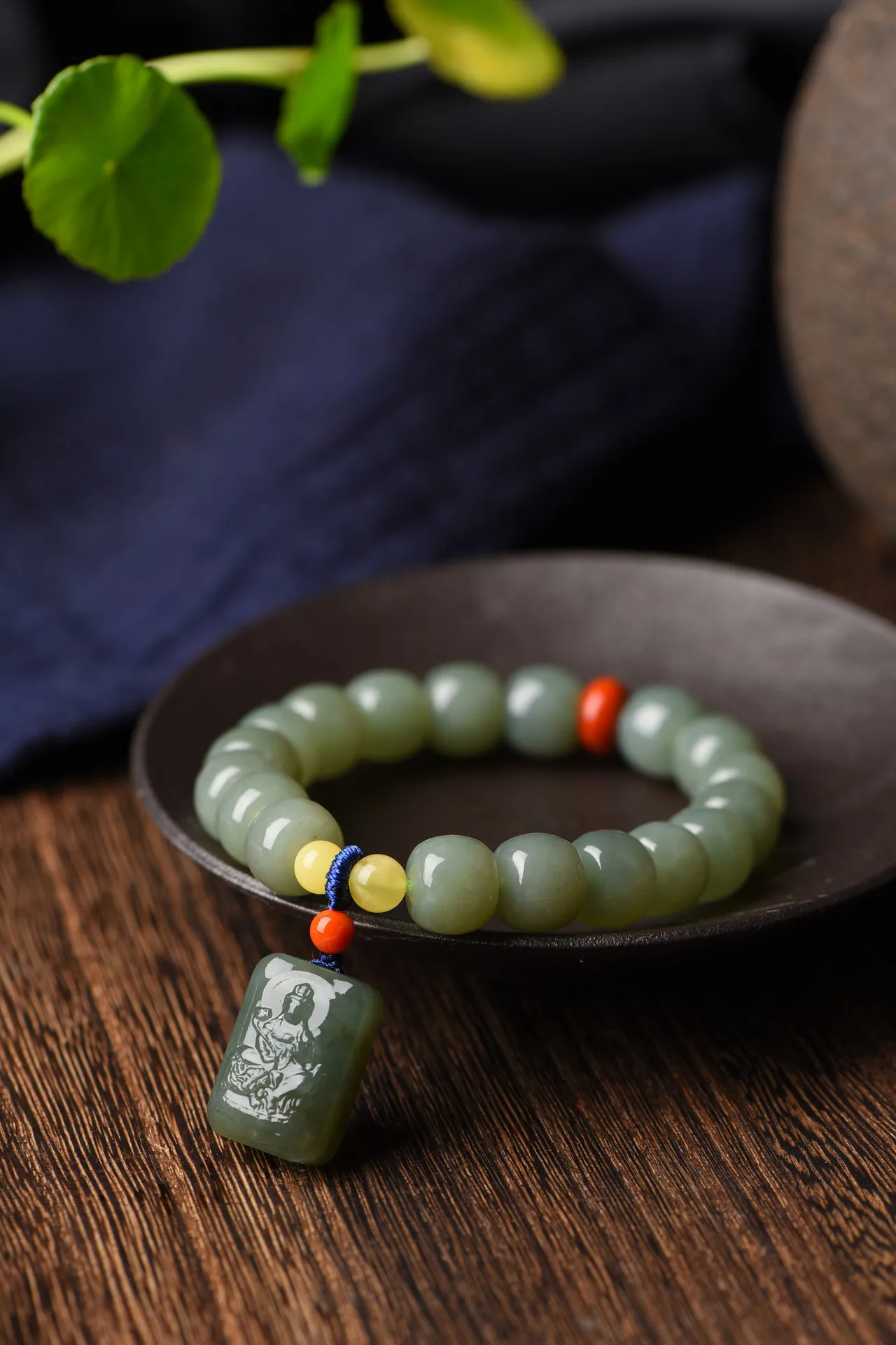 

Hetian Jade Old Bead Men's and Women's Bracelet Eight Patron Saint Buddha Pendant Zodiac Birth Year Single Circle Handstring