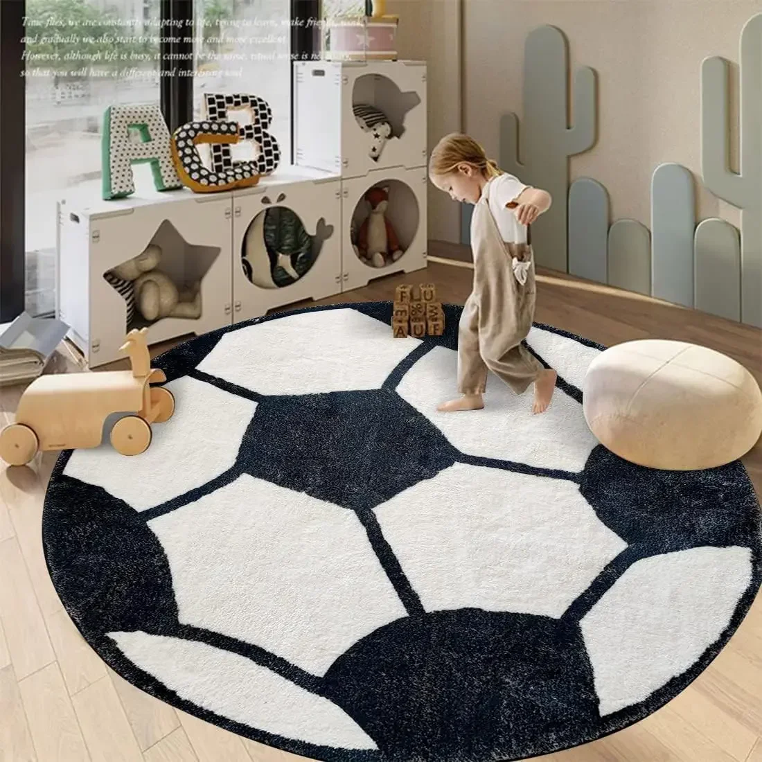 Rutschfester Spielzimmer-Teppich, schwarzer Fußball-Plüschteppich, runder, waschbarer Teppich für Kinderzimmer, Krabbelmatte für Kinder – Detail 3