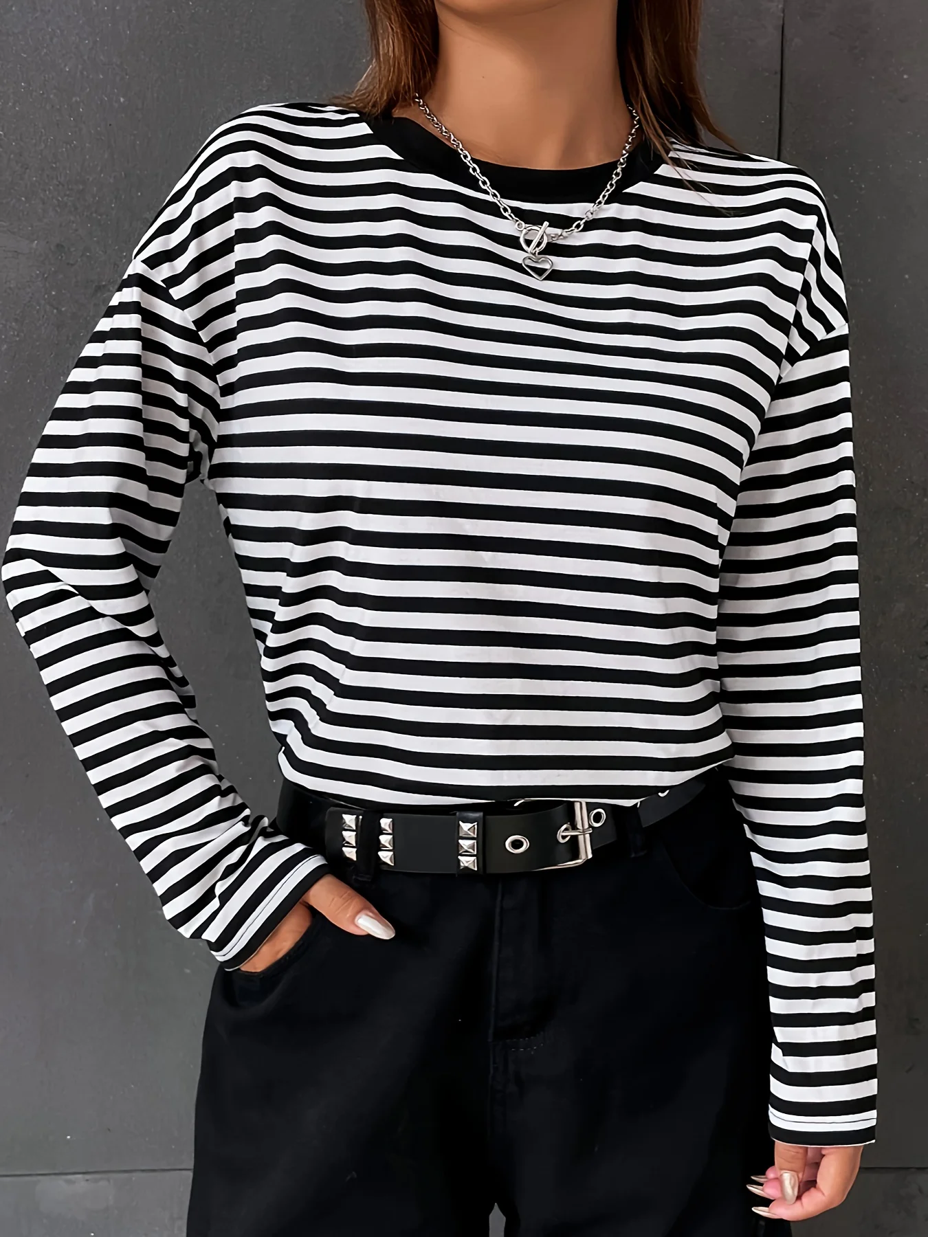 Striped Crew Neck Crew Neck T shirt Casual Long Sleeve Autumn and winter top women's T-shirt loose and comfortable black white 3