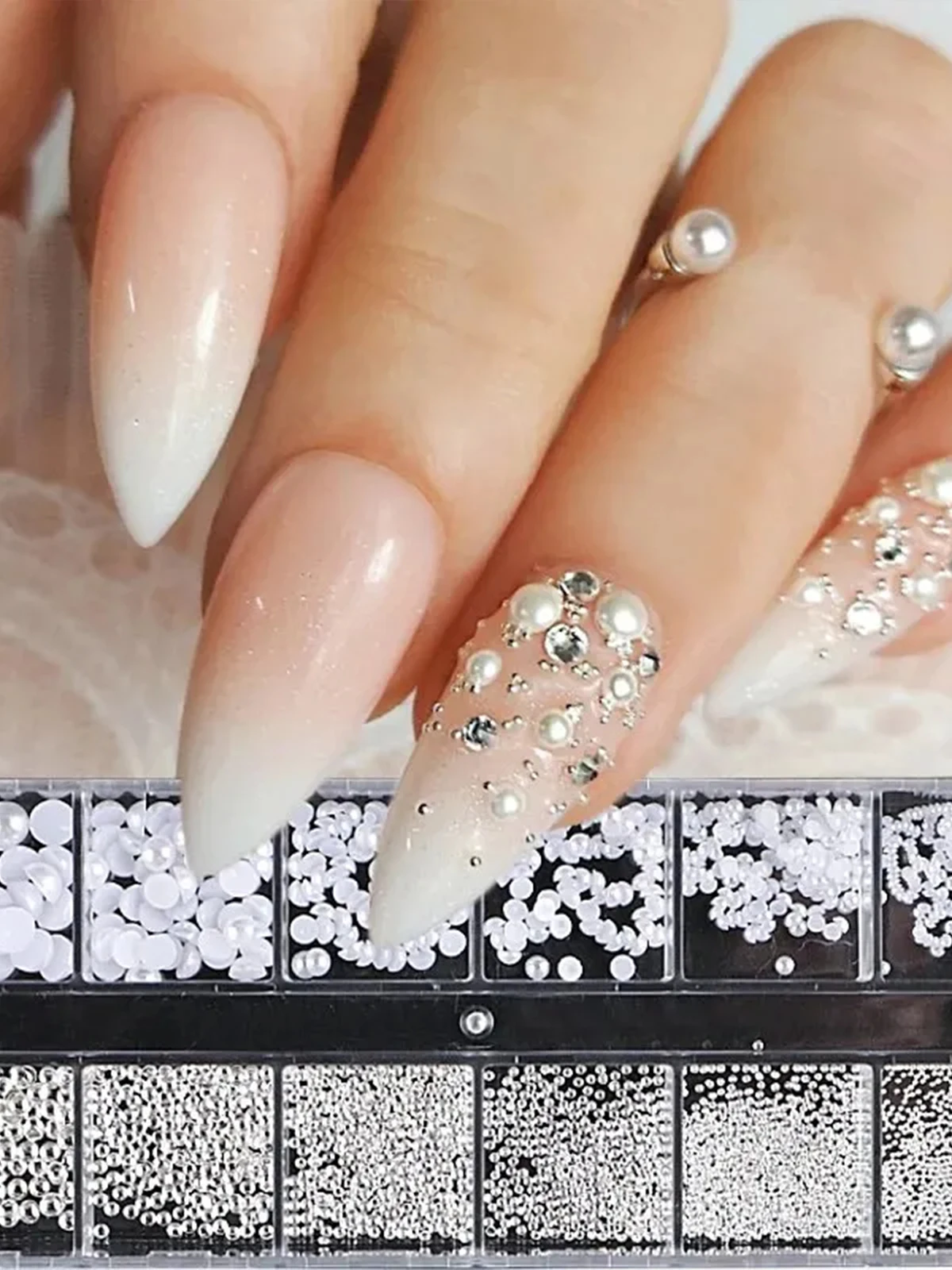 12 Fächer Weiße Halbrunde Perlen Nagelkunst-Dekoration Gemischte Größen Silber Gold Mini Stahlkugeln Nieten Strasssteine Nagelzubehör – Detail 2