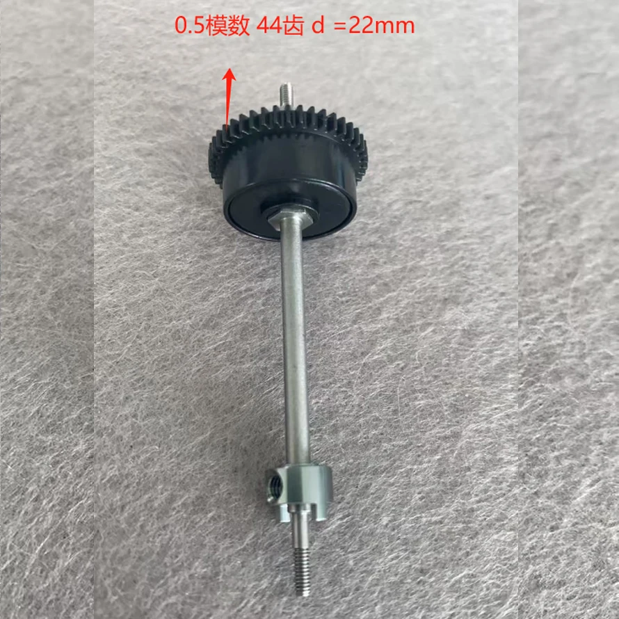 Installation du différentiel à billes arrière sur une voiture RC Mini-Z RWD MR03, outillage à côté