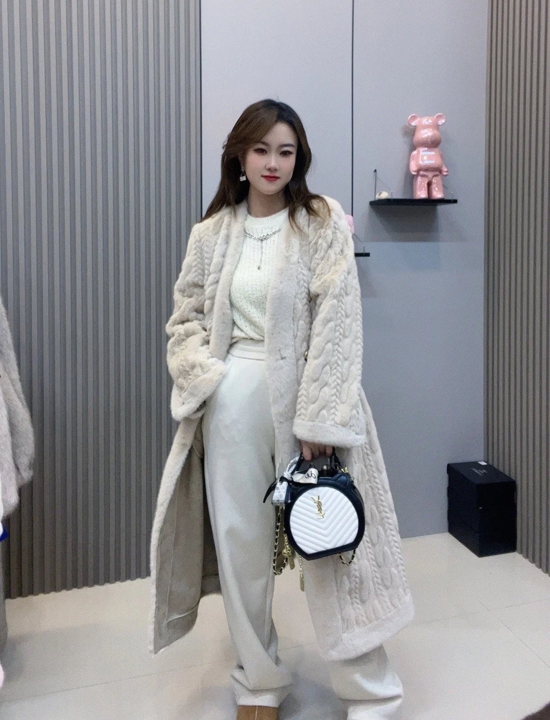 Fashion Heavy Industry High-End Long Warm Coat Winter Commute Style Elegant Long Sleeve V-neck Striped Women's Faux Fur Jacket