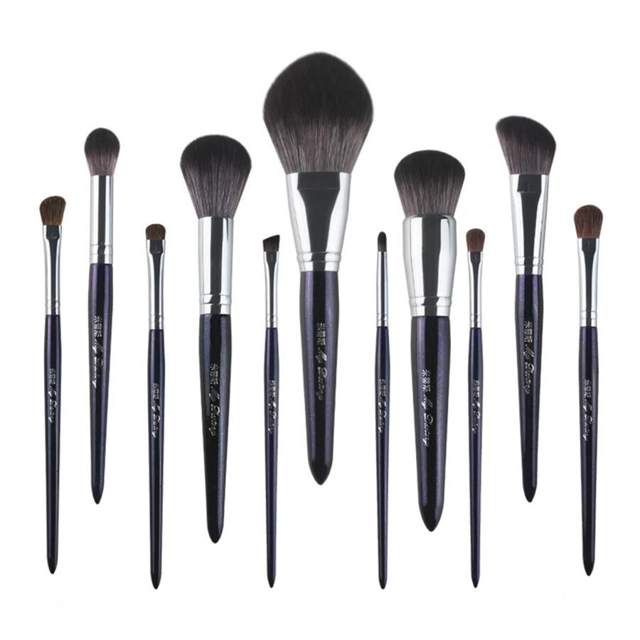 Deluxe Round Head Makeup Brush for Flawless Foundation and Blush Application