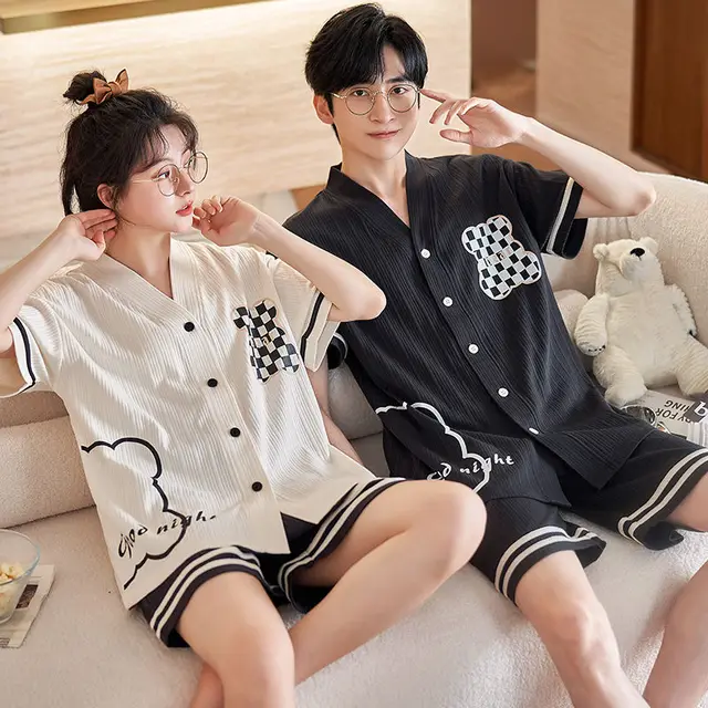 사랑하는 커플을 위한 편안하고 스타일리시한 커플 잠옷