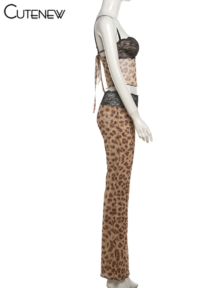 Conjunto de dos piezas de encaje con retazos para mujer, camisola sexy estilo hipster con tirantes finos y pantalones ajustados de cintura alta, ropa femenina