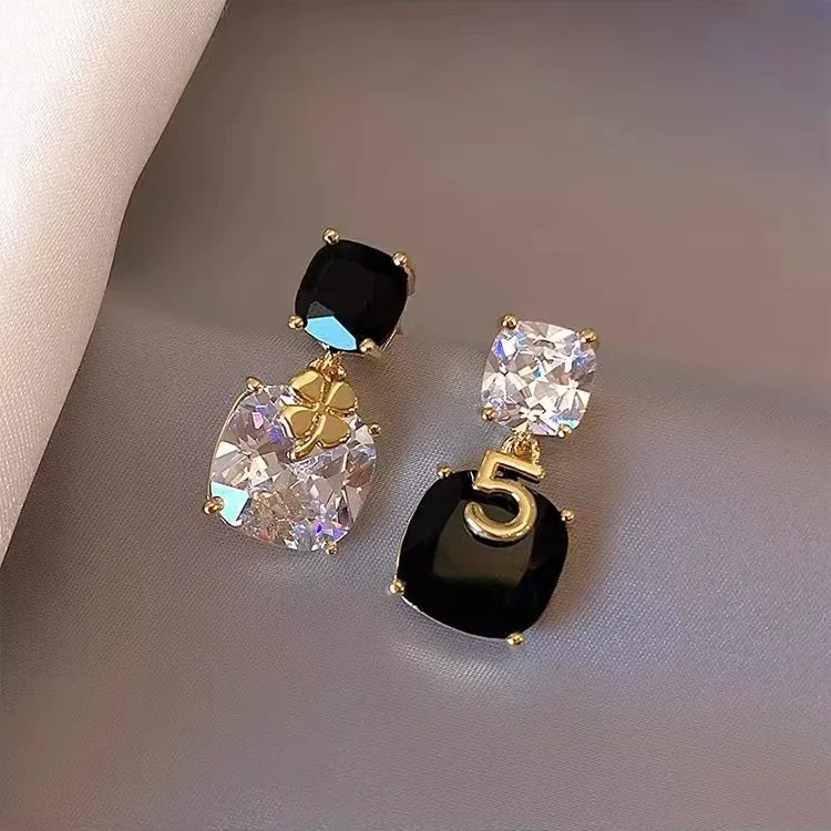 

S3463 Asymmetrical Black White Crystal Letter Clover Geometric Dangle Earrings For Women S925 Silver Needle Stud Earrings