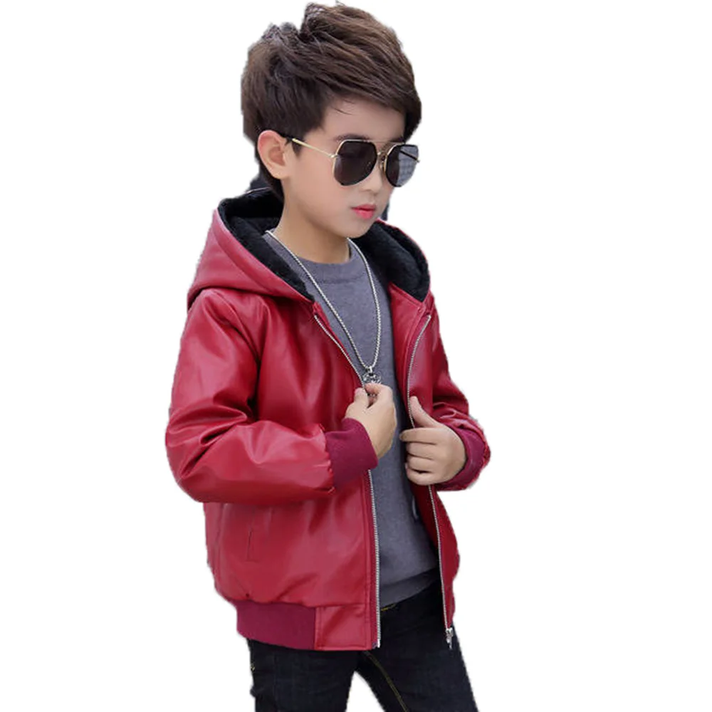 

Зимняя куртка из искусственной кожи для мальчиков 2023 Корейская версия плюс бархатное плотное модное пальто с капюшоном Красивая повседневная детская одежда