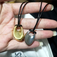 Collier ajustable en cuir PU avec pendentif métallique irrégulier, chaîne de clavicule, breloque géométrique, accessoire unisexe, vente en gros 4