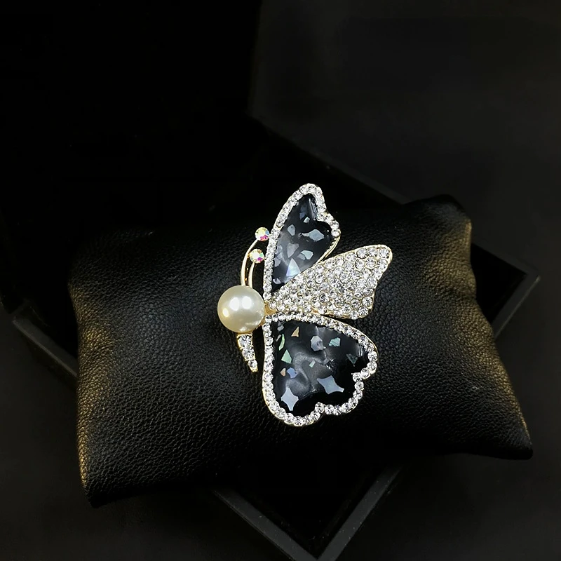 

Upscale Retro Butterfly Brooch Flower Korean Insect Pin Coat Fashion Women Luxury Clothes Accessories Rhinestone Jewelry Gifts