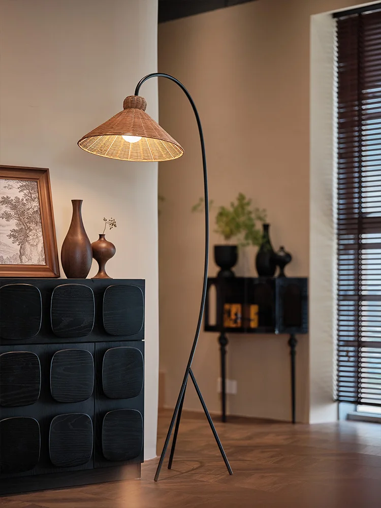 Description Picture 6 of itemRattan floor lamp living room sofa French medieval cream wind retro desk  fishing مصباح ارضيמנורה עומדת світильник플로어 램프