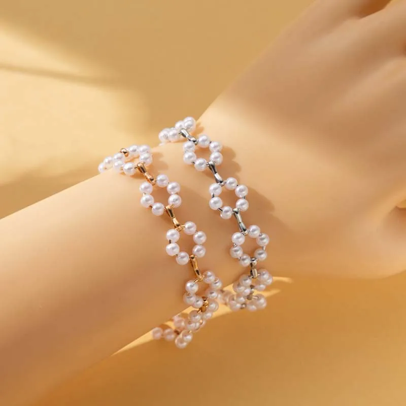 Collier Ras Du Cou En Perles Résine Blanche - Fermoir Or, Style Rétro - Occasion Très Bon état