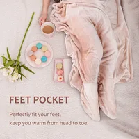 Couverture de voyage portable en flanelle avec manches, grande poche, antistatique, pour canapé, TV, pour adultes, Camping en plein air, confortable et paresseux 4