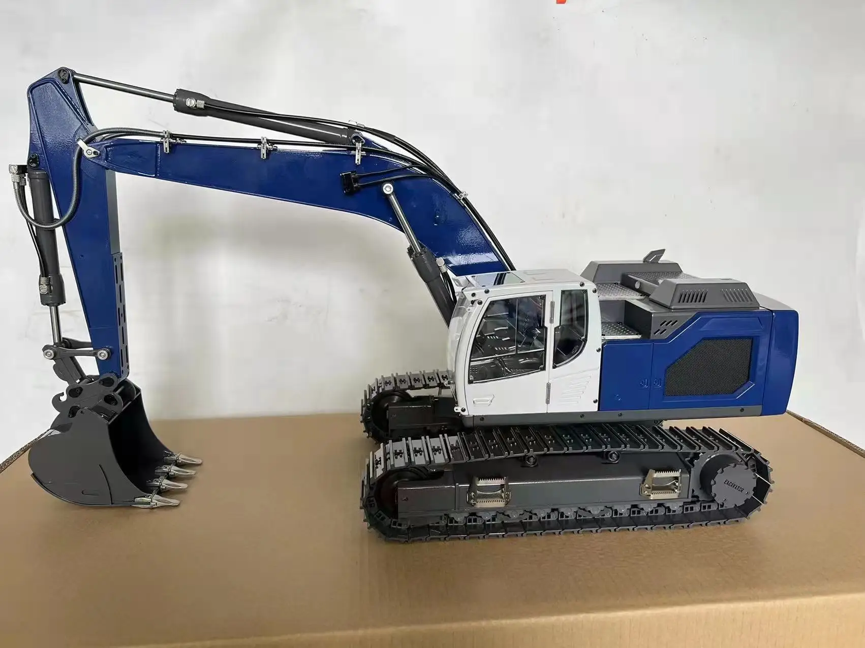 Toys 1/14 New Hydraulic RC Excavator Remote Control Trucks Painted Assembled Yellow Car For 945 Toucan Earth Digger for Boy Gift 4