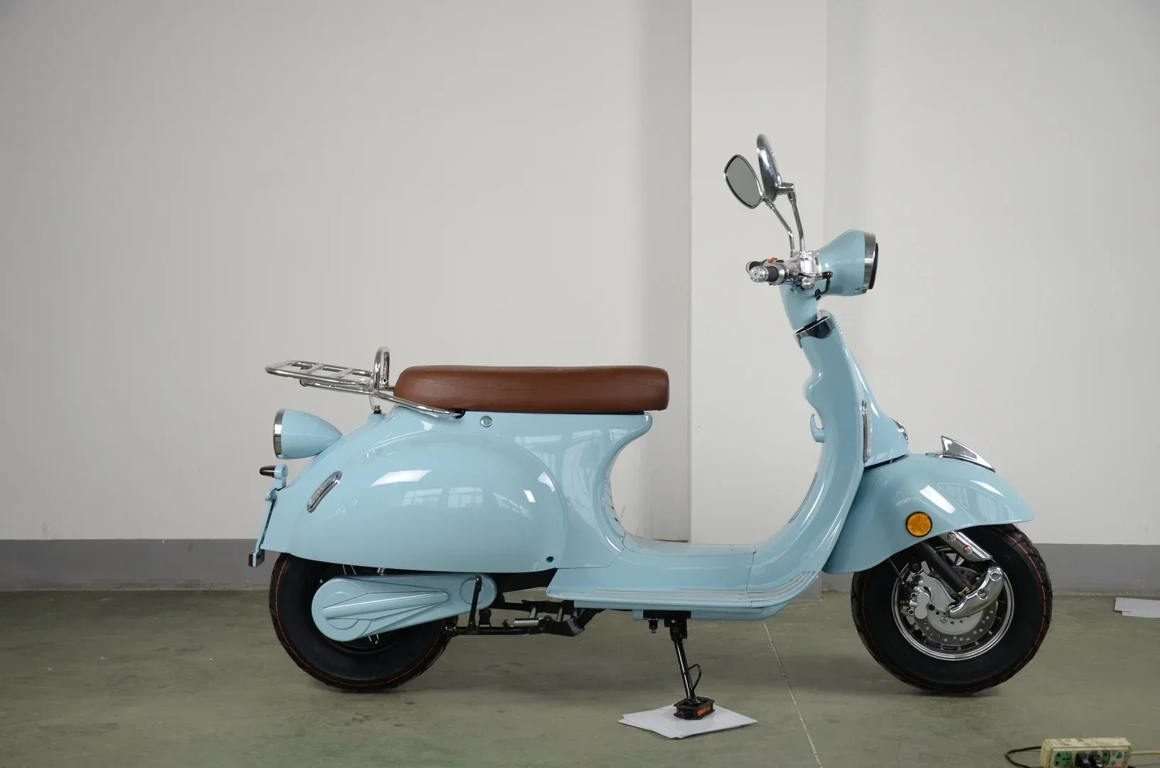 レトロ アンティークスクーターVESPA ベスパ ライトブルー 1965年 Vespa Italy レトロ ブリキ製