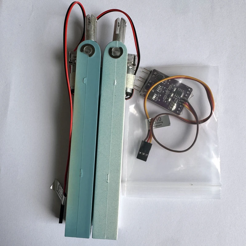 Mécanisme d'aile pliante avec PCB monté sur l'aile du F4U Corsair 1.6m, prêt pour l'installation