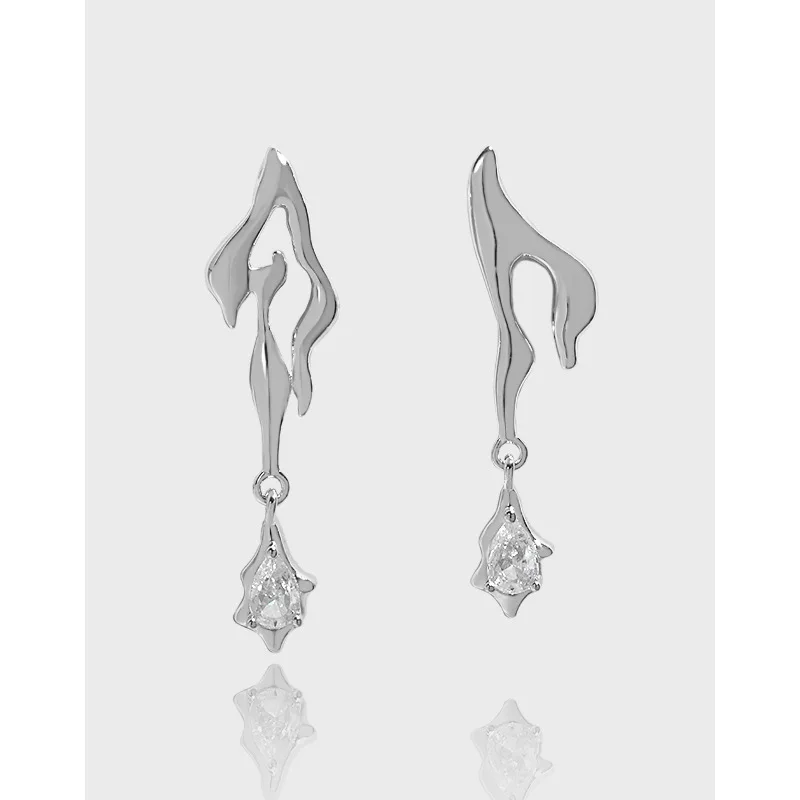 

INS niche design with a minimalist and asymmetrical flame bleeding zircon S925 Sterling silver stud earrings for women