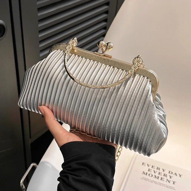 2021 New Fashion Luxury Ring Handbags Bride Dinner Party Evening Bag  Elegant Lady Crossbody Bag Cute Fine Cosmetic Bag Women Stylish Bags Smooth  Leather Brand Purse