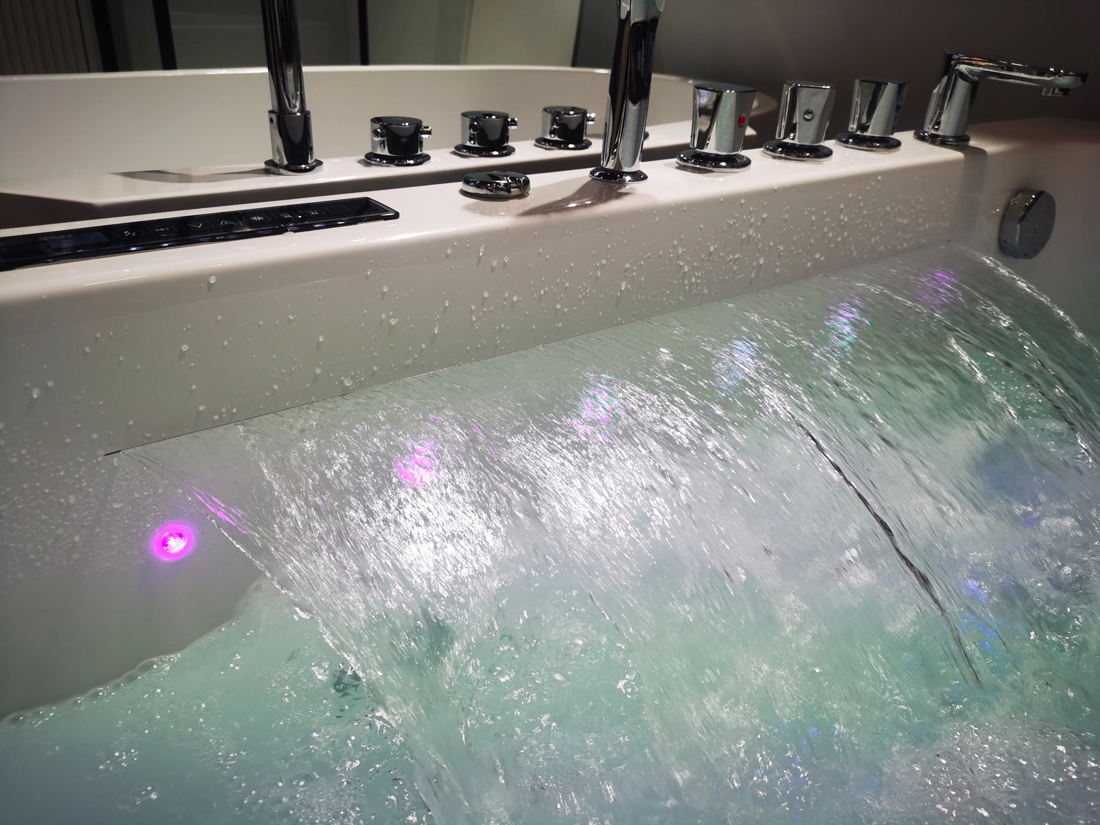 Luxury Freestanding Acrylic Outdoor Hot Tub Designed Rectangle Bathroom Pool Spa Whirlpool Soaking Massage Bathtub