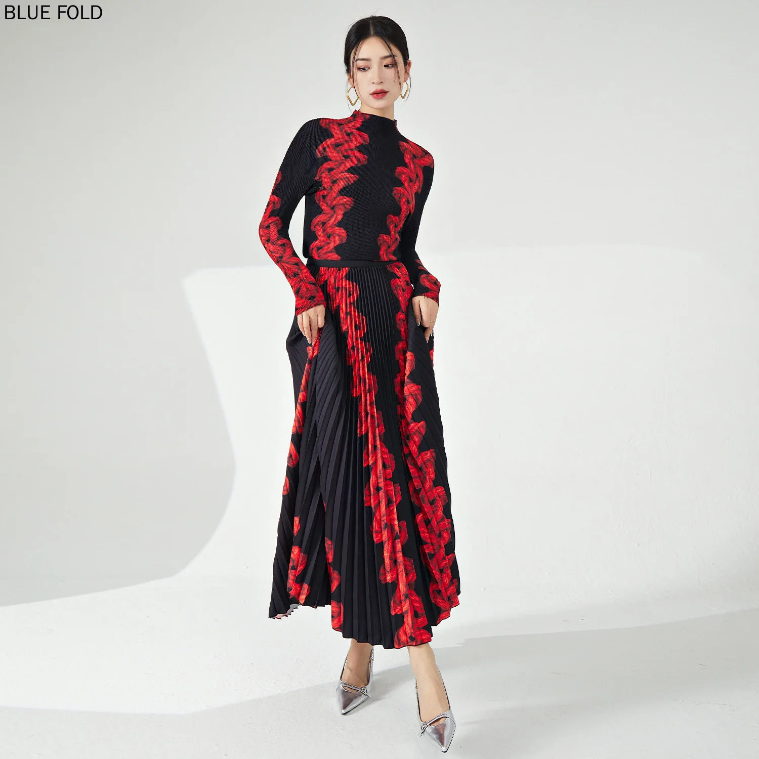 

MIYAKE-костюм со складками для женщин, Модный укороченный воротник, темпераментный топ с принтом и юбка, комплект из 2 предметов, новинка, 2024