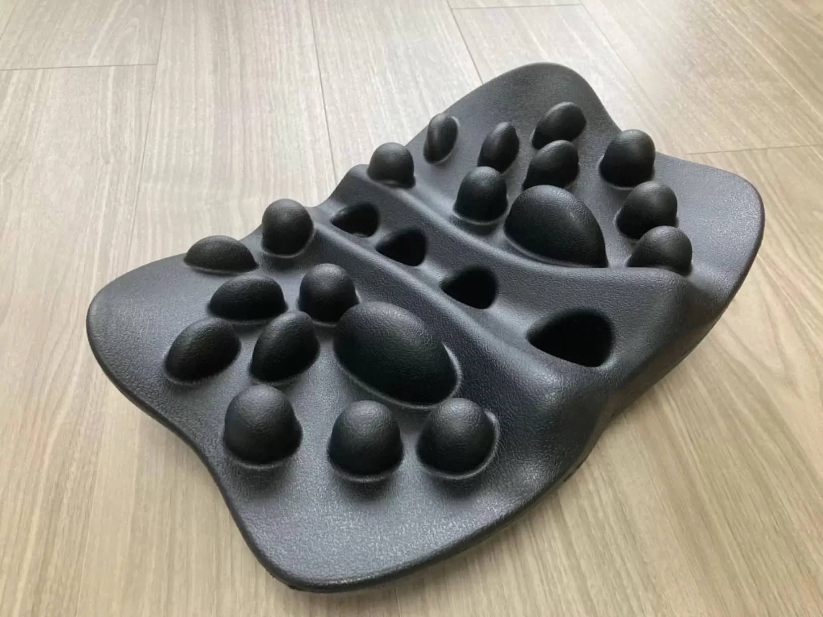 Cervical Spine Stretch Neck Shoulder Relaxer Cervical Muscle Relaxation Device Shoulder Acupoint Point Massage Pillow