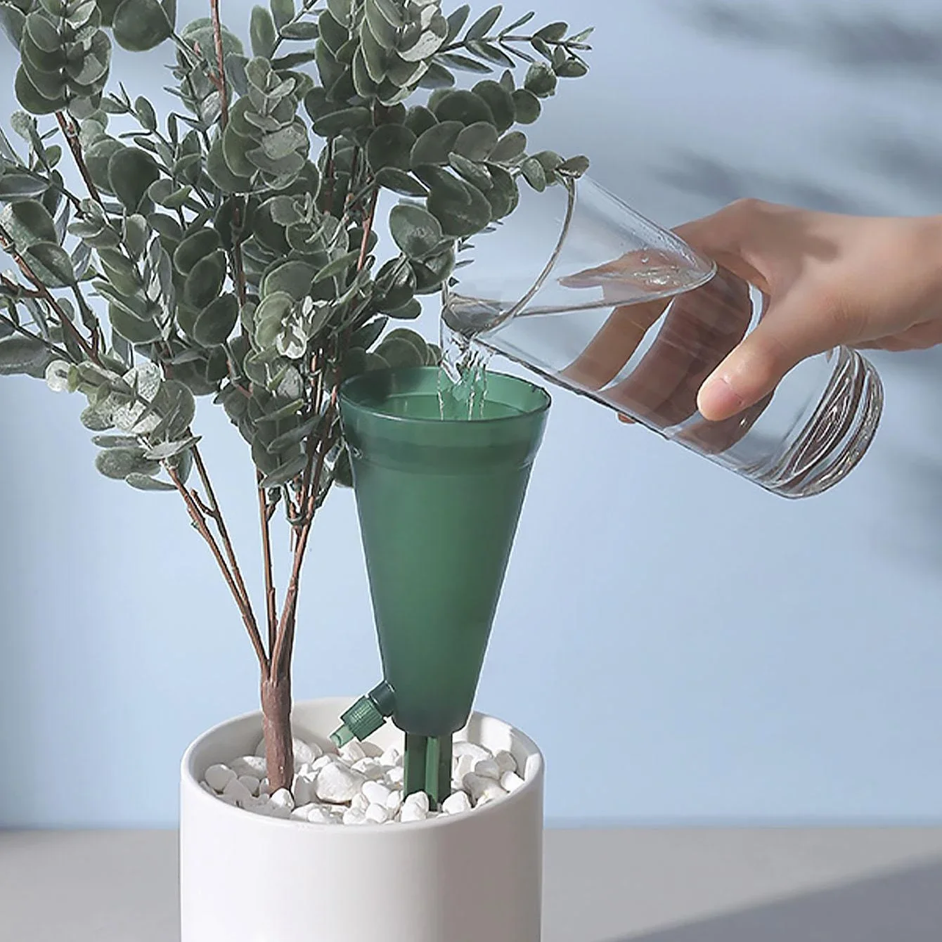 1pc-funnel-shaped transparent automatic dripper, water flow speed regulating watering kettle