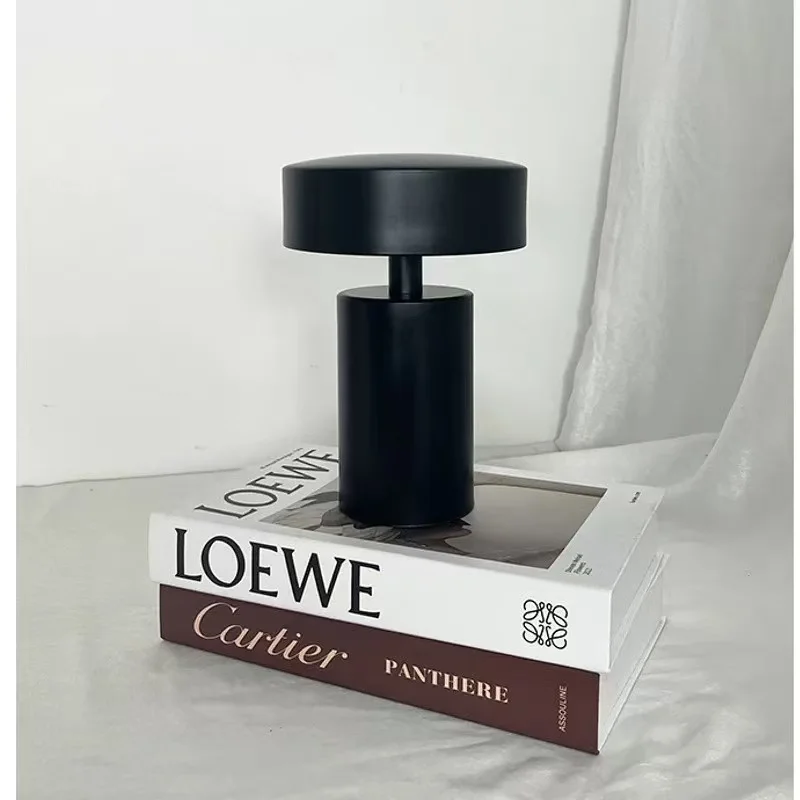 Danish Designer Metal Mushroom Head Lamp Bedroom Bedside Lamp Modern Simple High-end Dining Living Room Atmosphere Night Light