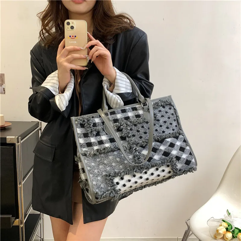 

Fashionable Plaid Wool Tote Bag for Women with Large Capacity for Commuting