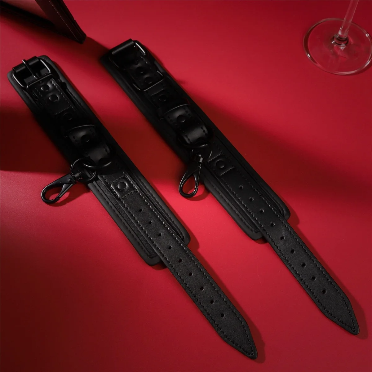 Manette in pelle PU Giocattoli sessuali per coppie Strumenti Giochi per adulti Accessori SM Prodotti Donne Restrizioni Erotici 18_voghion.com