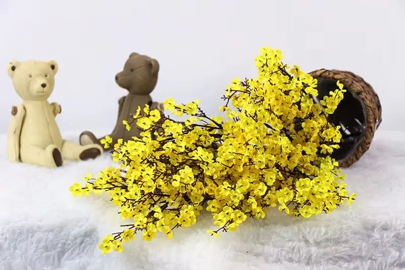 color yellow