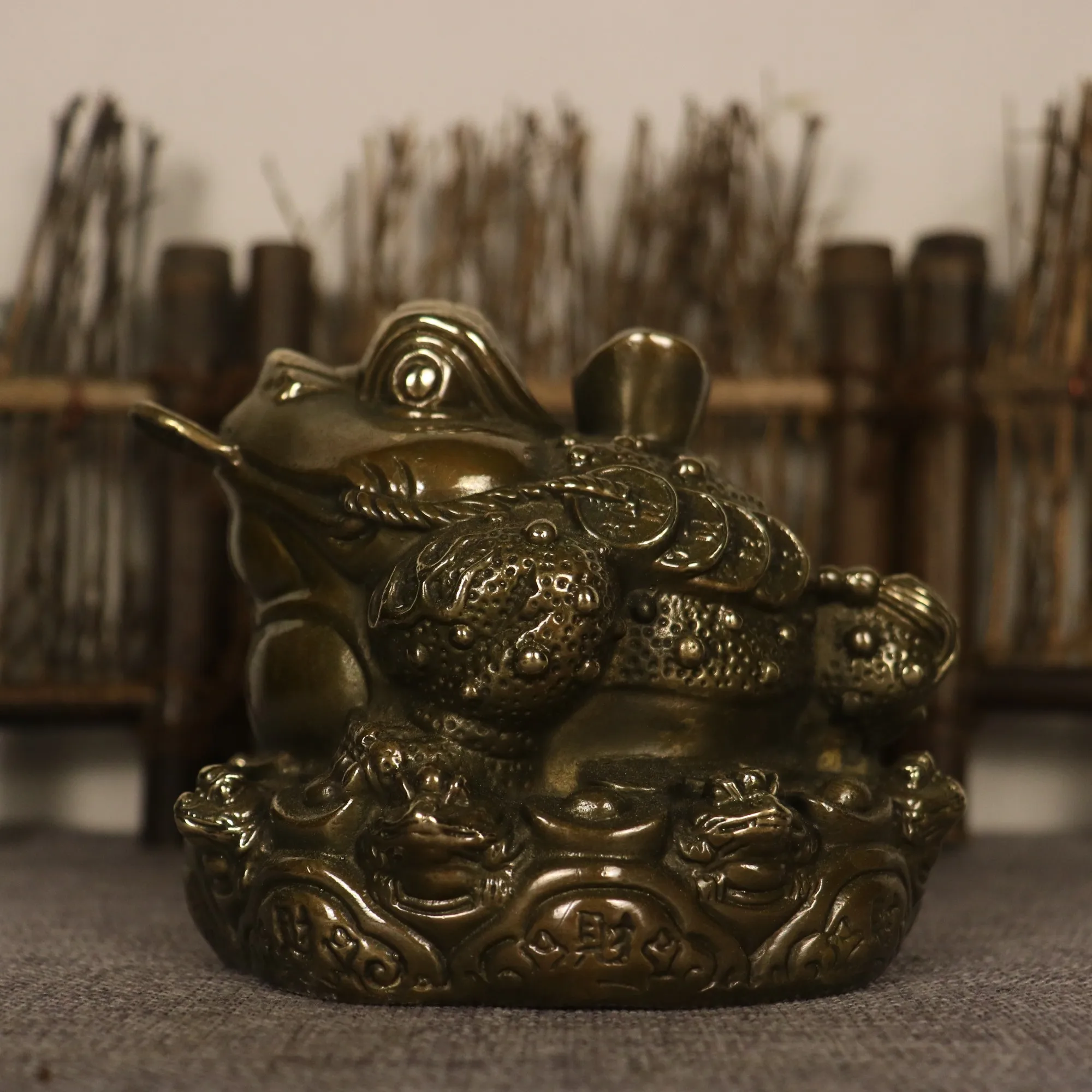 5"Tibetan Temple Collection Old Brass Toad Vomit Coins Yuanbao Golden Toad Amass wealth Ornaments Town house Exorcism