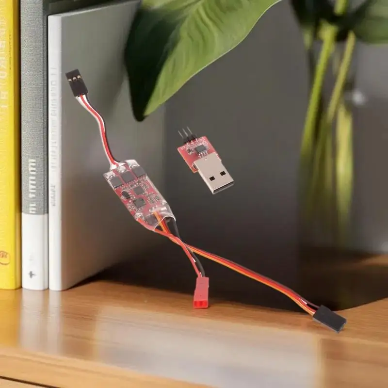 Gros plan sur le dissipateur thermique et les soudures du contrôleur brushless ESC AM32 20A 2-3S