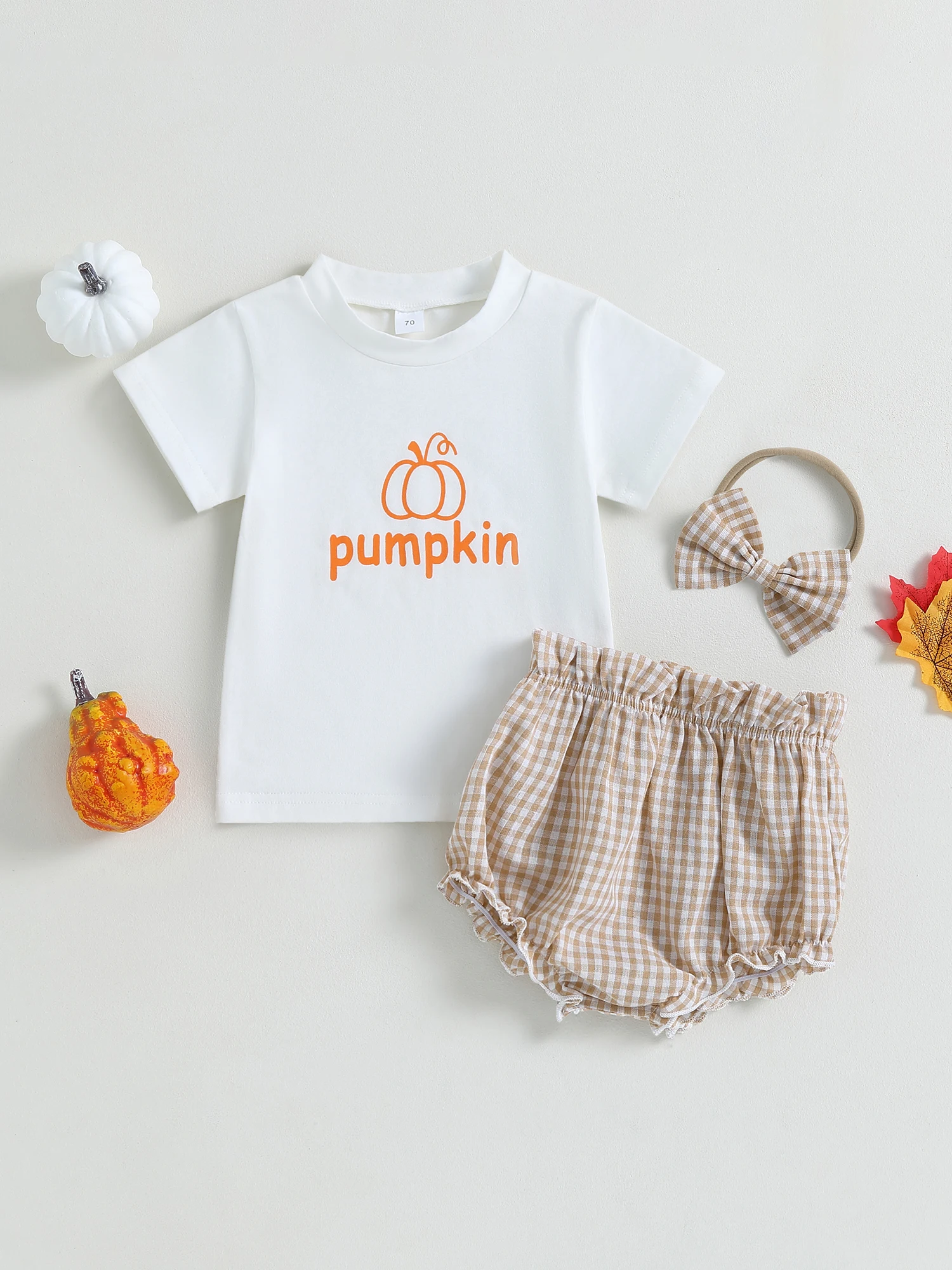 

Adorable 3-Piece Baby Girl Halloween Costume Set with Pumpkin Print Romper Shorts and Headband for a Spooky Cute Look