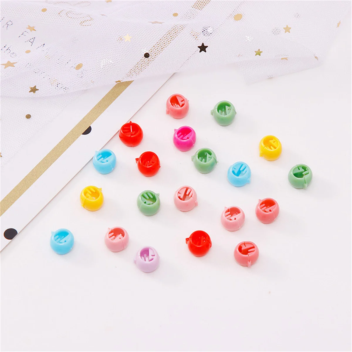 100 pcs 머리 끈 메이커 비즈 모자를 쓰고 있죠 귀여운 캔디 색상 플라스틱 머리핀 헤어 클로 클립 여성용 헤어 액세서리