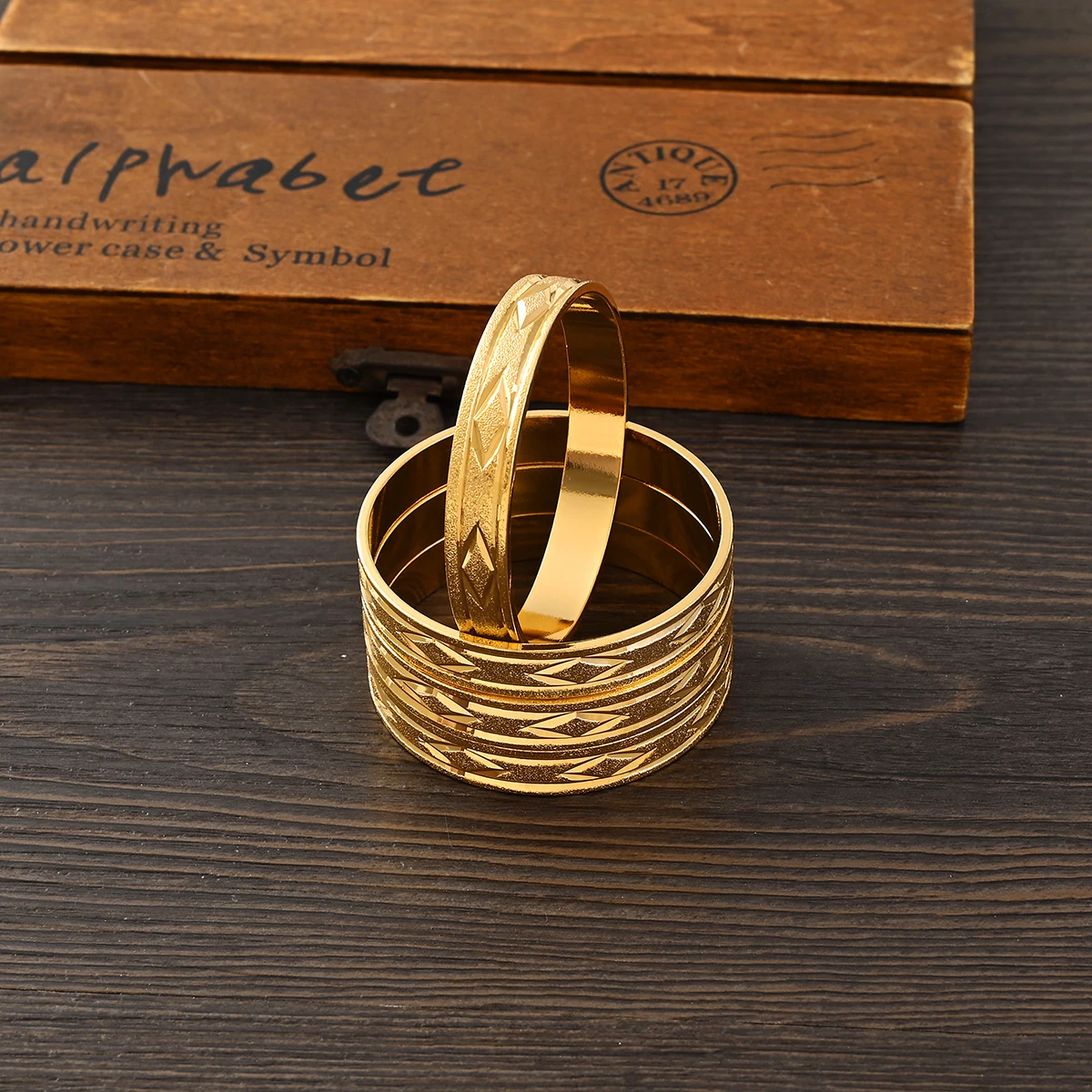 4PCS Gold Color Width 8mm Different Size Hawaiian Jewelry Polynesian Gold Plated Flower Bangles Girls Birthday Party Gifts