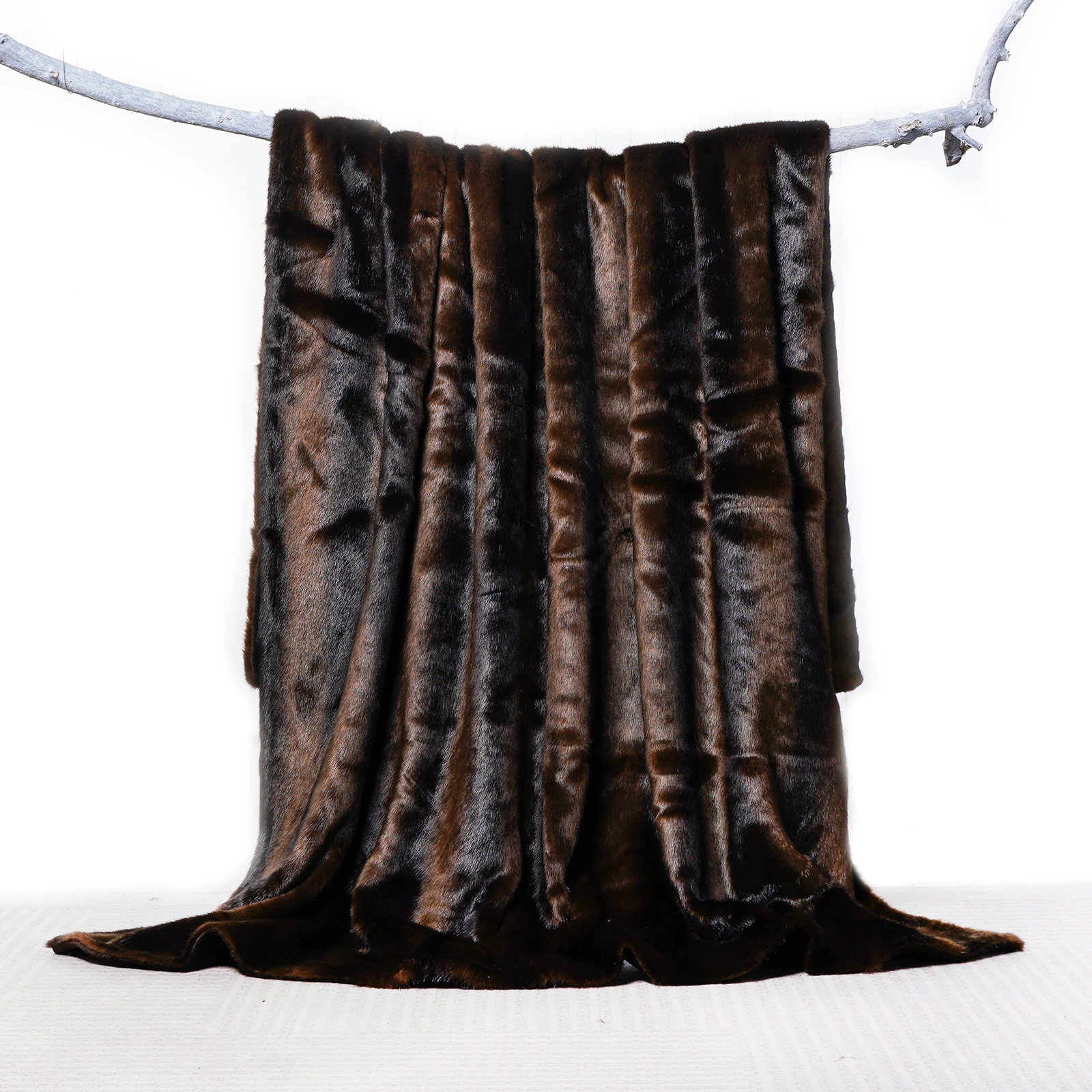 

Luxury Chinchilla Faux Fur Blanket Plush Bedspread on The Bed Plaid Sofa Cover Home Decor Blankets for Living Room Bedroom