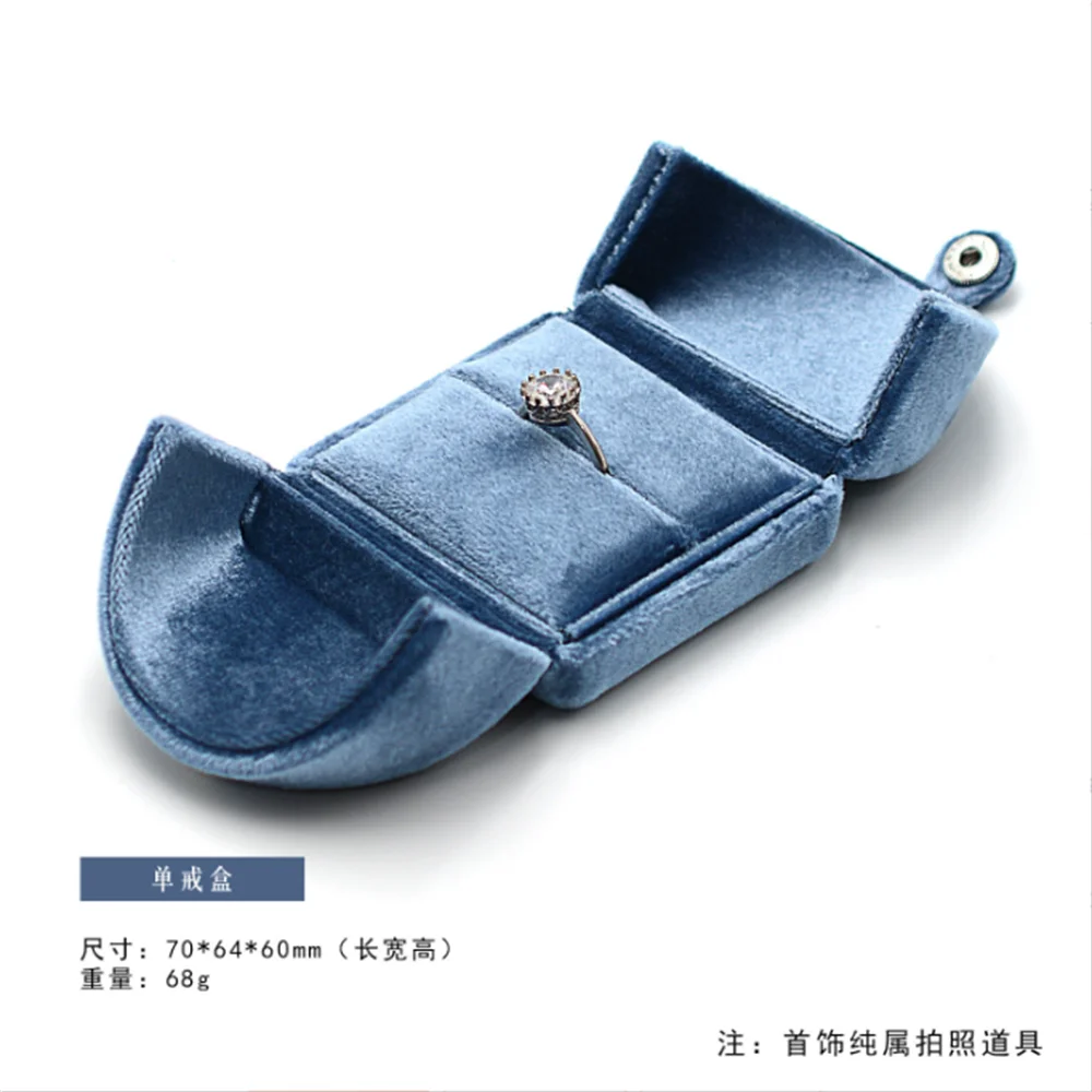 Elegant Mist Blue Velvet Jewelry Box - Luxury Travel Accessory Organizer for Earrings and Necklaces