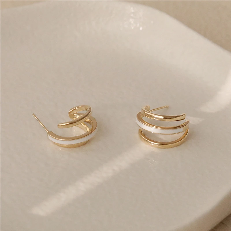 

Korean light luxury simple gold-plated earring temperament personality 925 silver needle anti-allergic and non-fading earrings