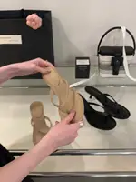 SUOJIALUN 2025 летние новые брендовые женские тапочки, модные женские повседневные шлепанцы с узким ремешком, уличное платье, сандалии для отпуска на плоском каблуке