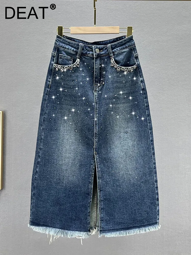 

Женская джинсовая юбка с завышенной талией DEAT, длинная юбка составного кроя с разрезом и бусинами, лето 2024