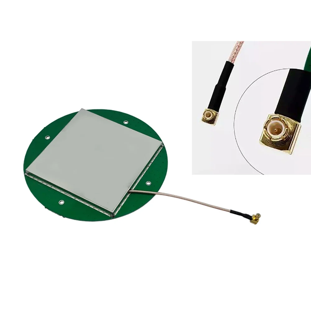 Antenne GNSS haute précision GPS RTK active pour drone UAV utilisée en environnement extérieur.