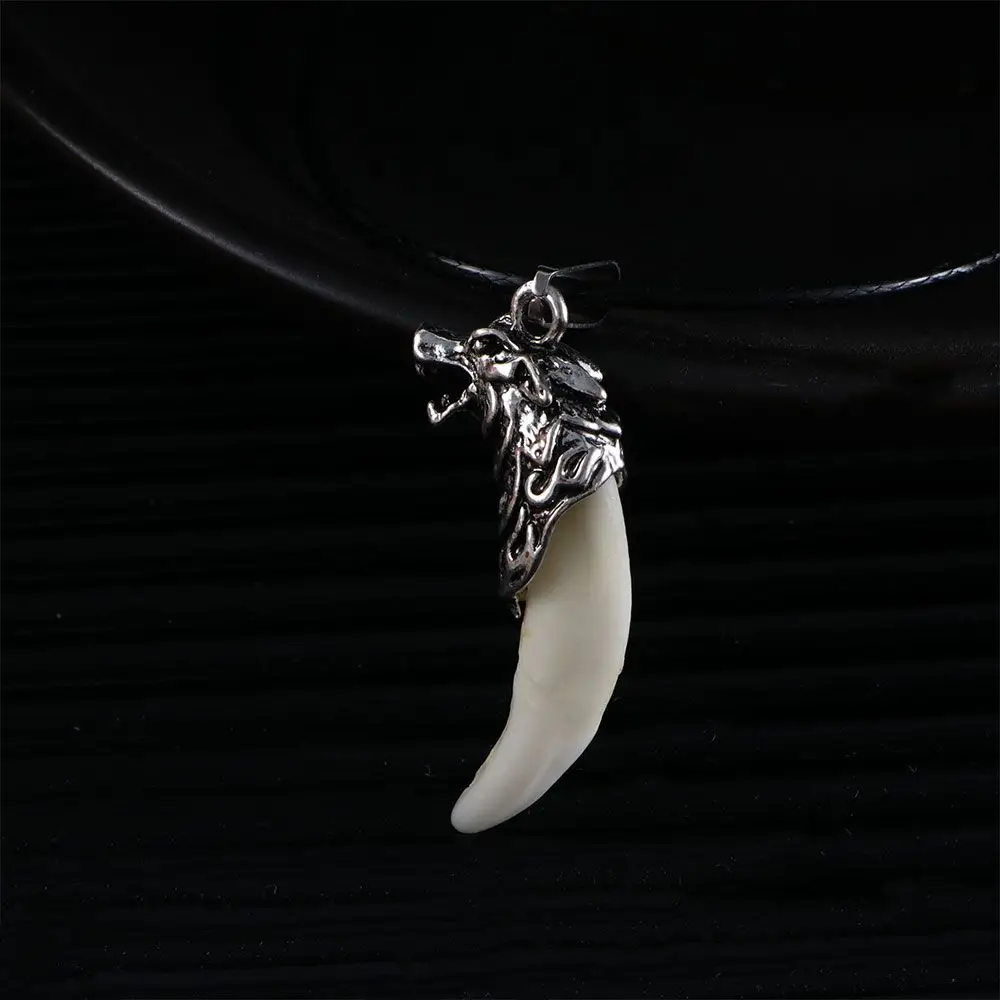 Elegant Boy Hot Sale Wolf Tooth Necklace Fashion Titanium Steel Domineering Pendant