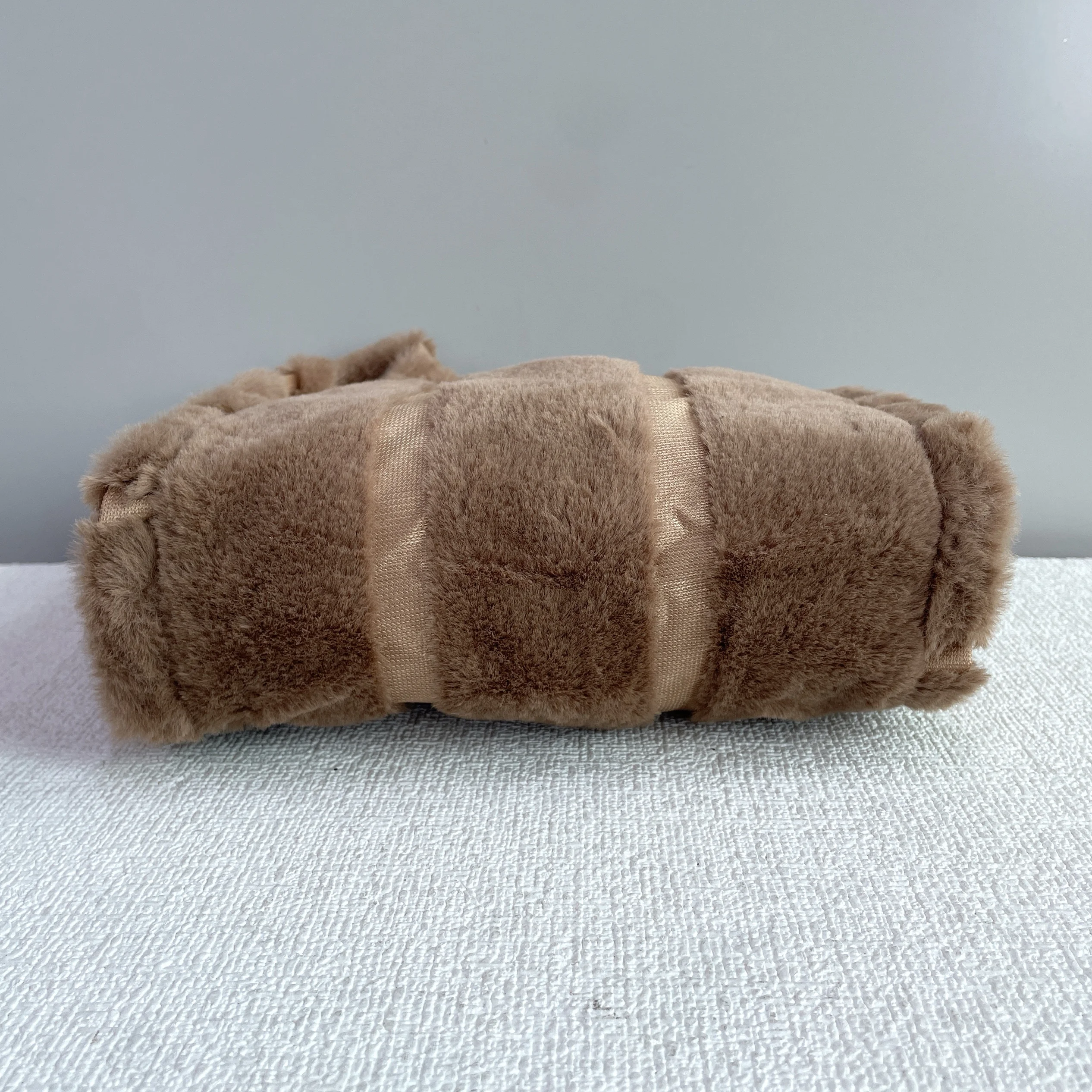 Winter Faux Fur Shopper Tote Bag for Women Plush Handbag Designer Fluffy Wool Shoulder Bag Women Furry Crossbody Messenger Bag