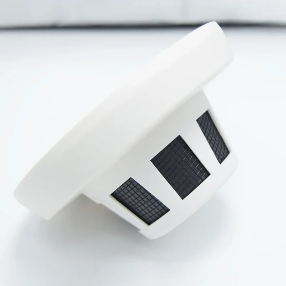 زاوية جانبية لكاميرا القبة البيضاء للمراقبة