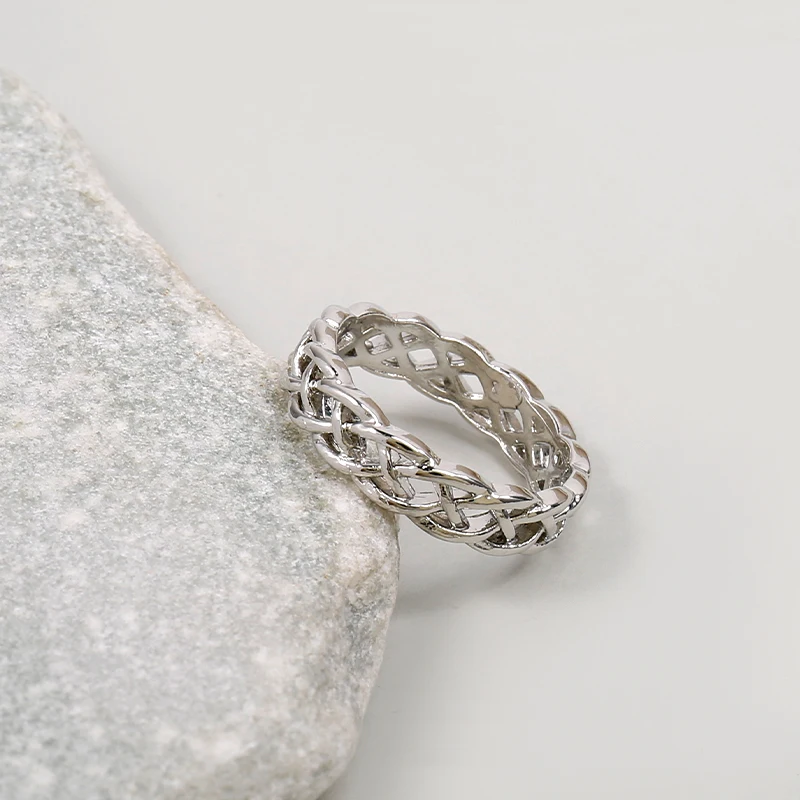 

New Silver Color Twist Classical Zinc Alloy Ring Wedding Engagement Ring for Woman Girls Gift Rings Fashion