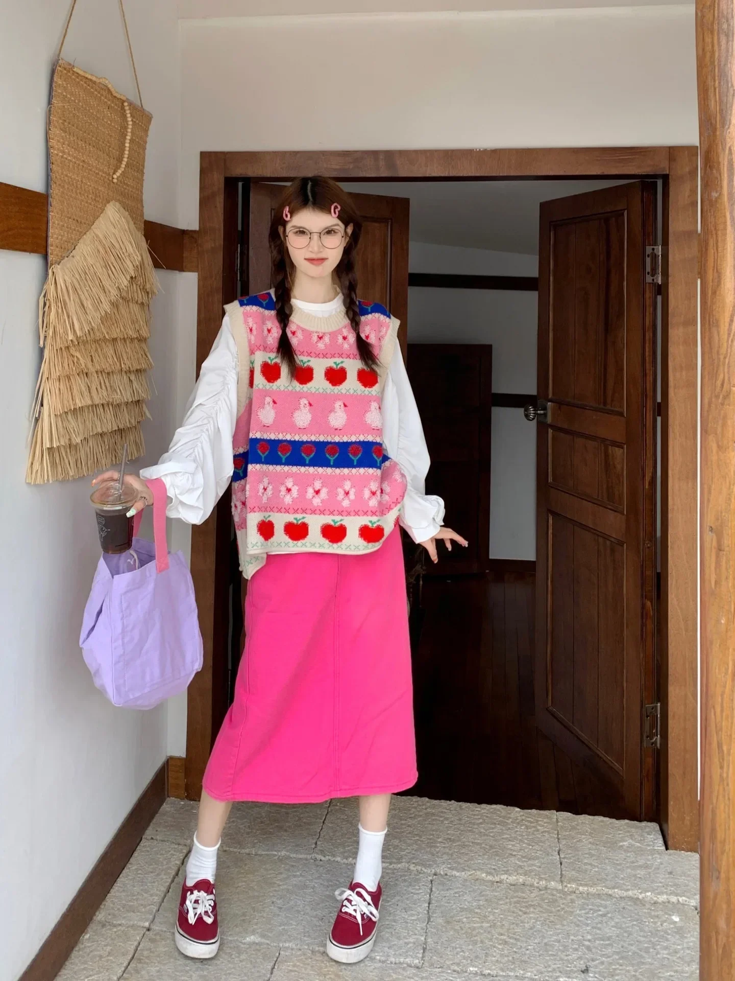 Description Picture 2 of item2024 Cartoon Knitted Vest Sweater Women Preppy Style Kawaii O-Neck Contrasting Colors Sleeveless Sweaters New Y2K Cute Pullovers