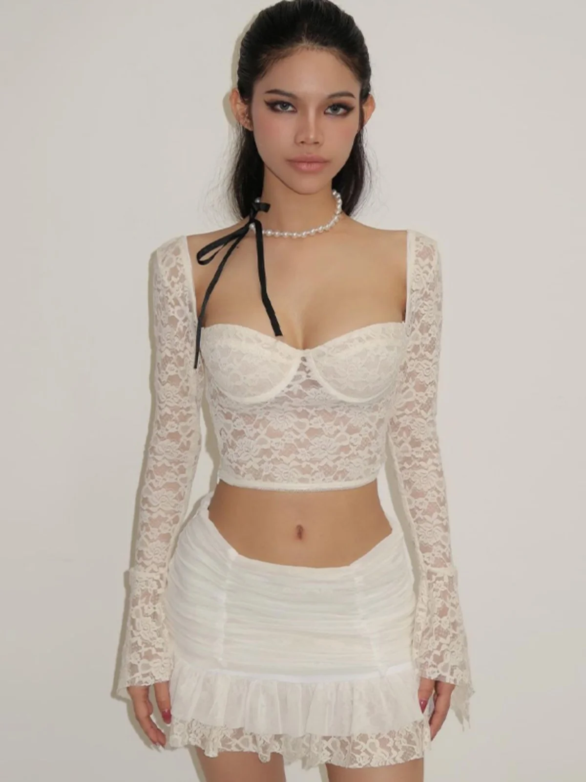 Рисунок 3 - Женское платье с вырезами Топ с