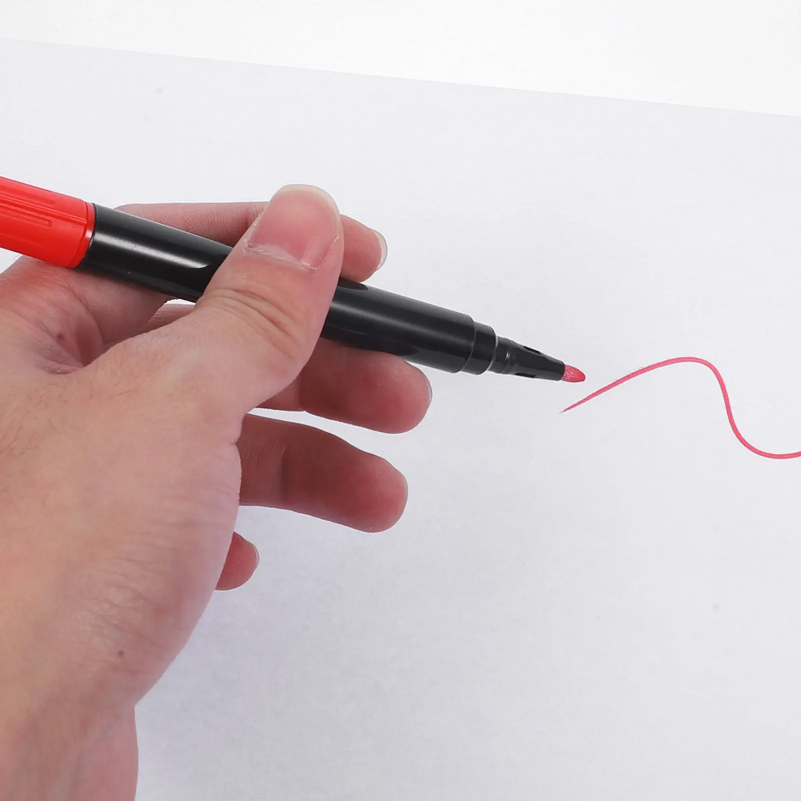 12Pcs 편리한 액체 분필 펜 학교 교실 벽 문 유리 아크릴 칠판용 빠른 건조 얼룩 없는 마커