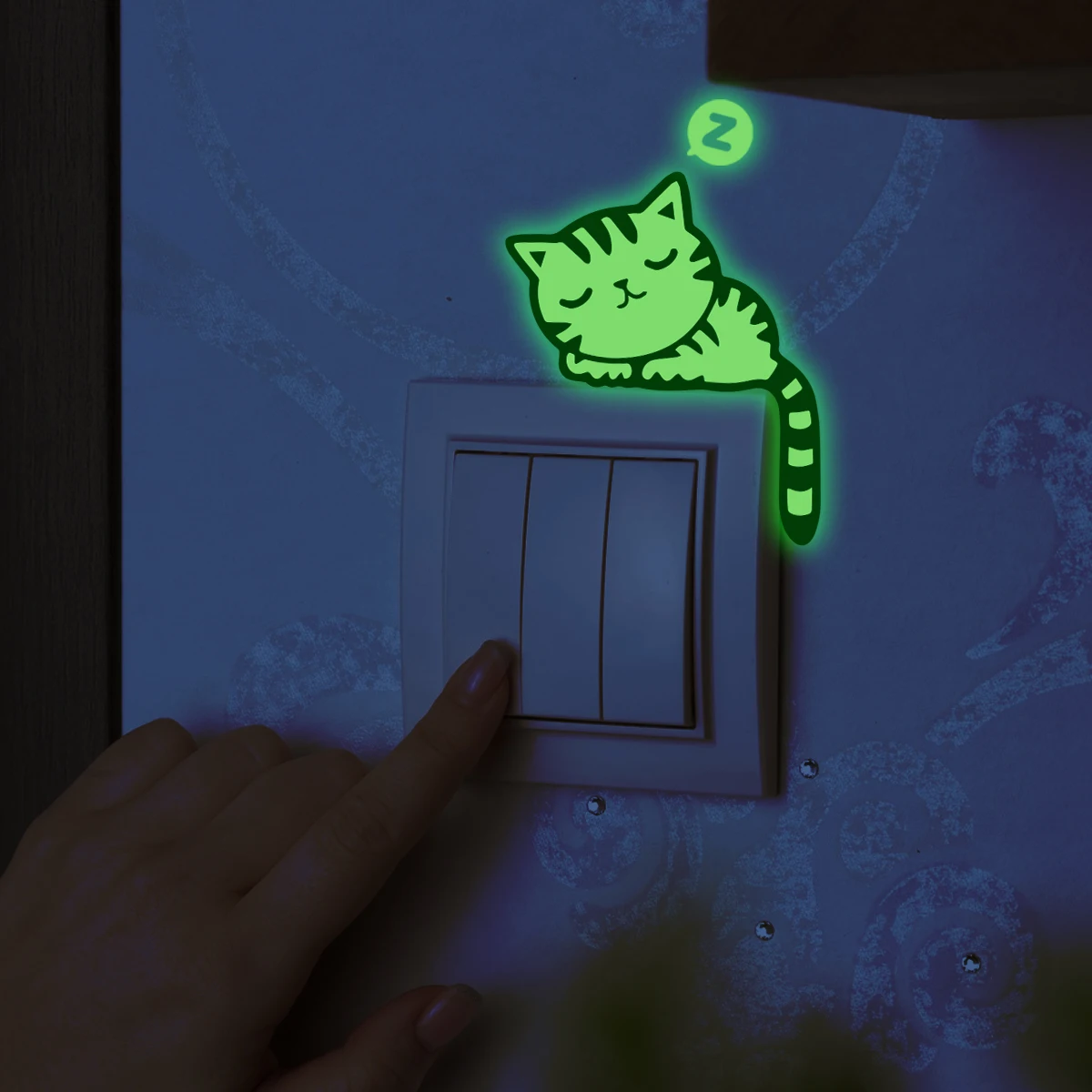 1pcs cartoon animal sleeping cat pattern glow-in-the-dark switch stickers, can be peeled and pasted indoor decoration stickers
